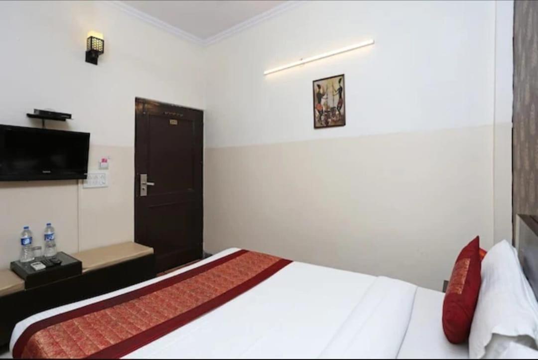 Hotel Airport Inn Near Delhi Airport 新德里 外观 照片